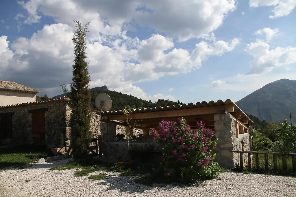 Hôtel Les Hauts de L'Escoulaou à Castellane Maison d'hôtes
